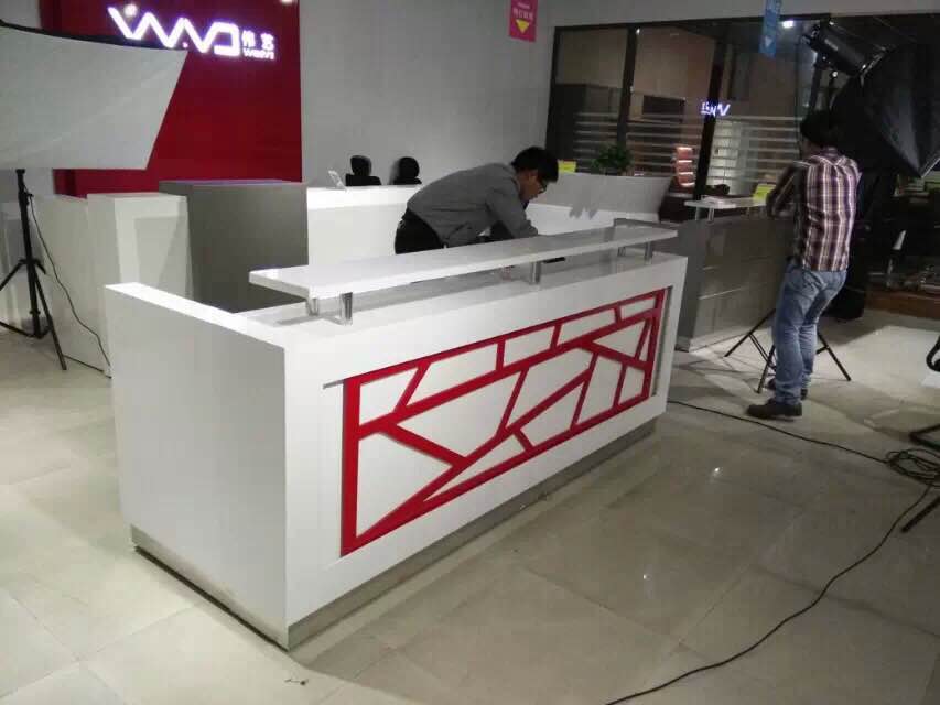 办公家具时尚前台实拍图