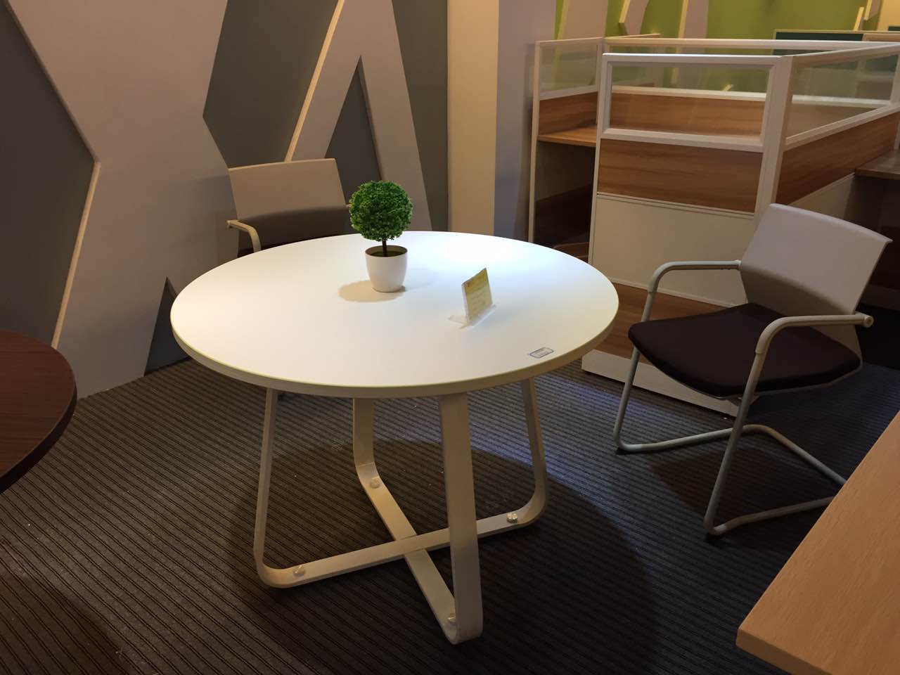 办公家具洽谈桌实拍图